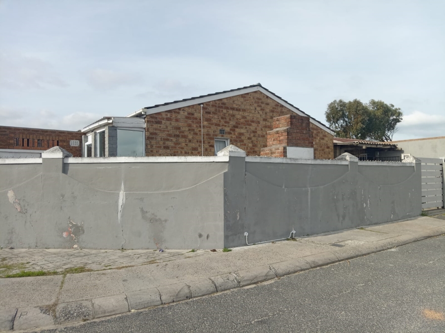 4 Bedroom Property for Sale in Westridge Western Cape